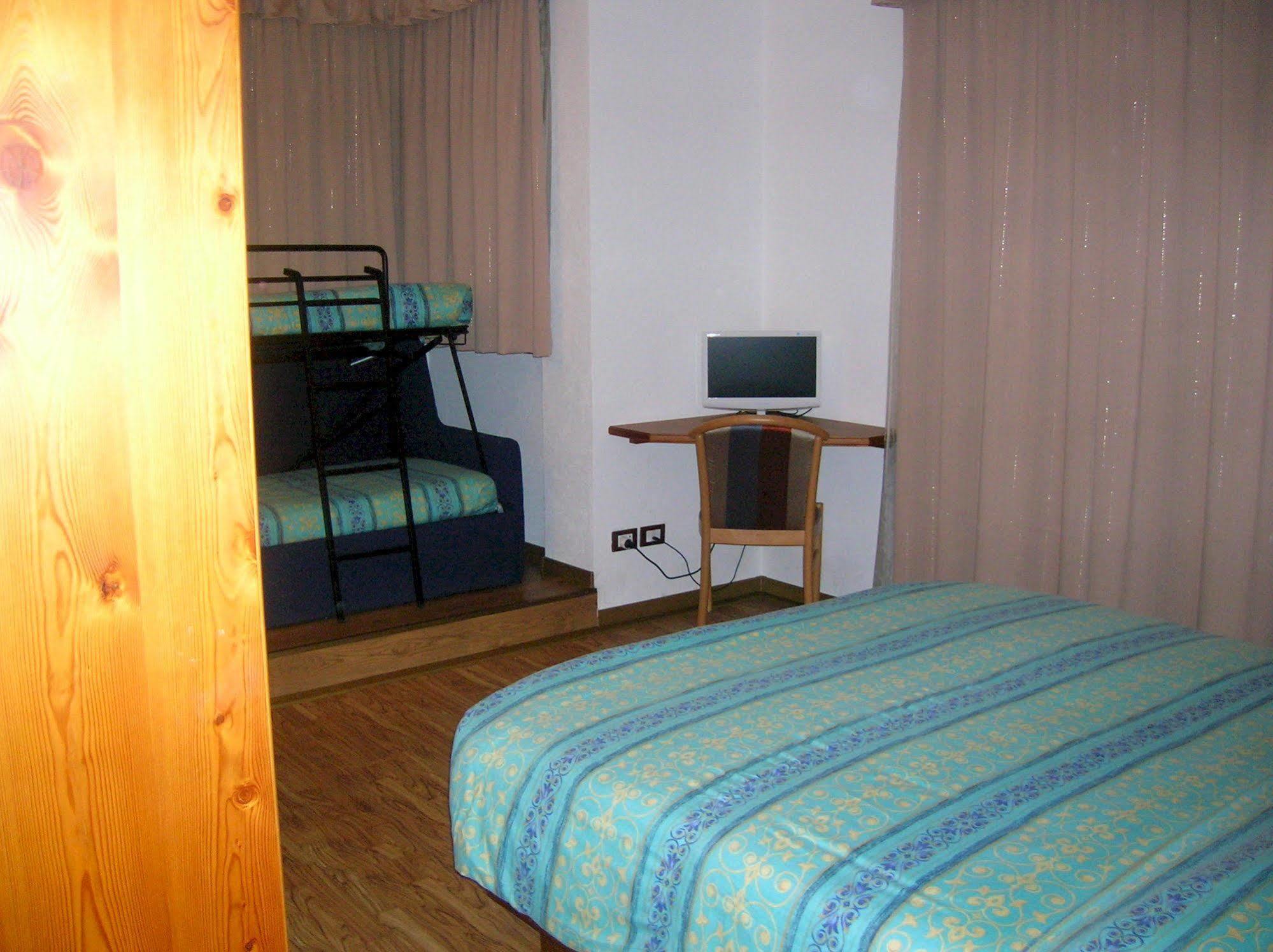 Hotel Villa Fosine Пинцоло Экстерьер фото